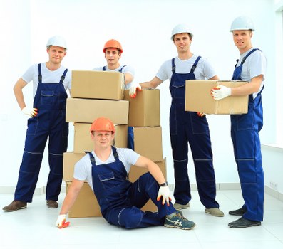 House move planning in Sweden with boxes and checklist